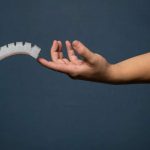 Một máy tính cao su loại bỏ các thành phần cứng cuối cùng khỏi robot mềm