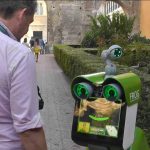 Những robot mà những người chăm sóc cho những người mất trí nhớ muốn: Robot cho niềm vui, robot cho nỗi buồn