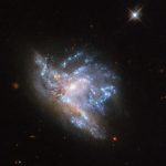 Kính viễn vọng Không gian Hubble chụp lại khoảnh khắc hai thiên hà va chạm nhau