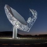 Kính viễn vọng vô tuyến MeerKAT đã phát hiện một luồng phát xạ vô tuyến độc đáo chưa từng thấy từ một ngôi sao nhị phân trong thiên hà của chúng ta