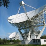 Các quan sát kính viễn vọng mới làm sáng tỏ những phát xạ lỗ đen