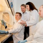 Làm thế nào mà các tế bào người có thể nhận ra các “vị khách” không mời?