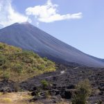 Các nhà khoa học xác định sự bất ổn bên sườn của một ngọn núi lửa có lịch sử có các vụ phun trào