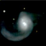 Một thiên hà xa xôi phun trào khoảng 114 ngày một lần bởi lỗ đen đang xé toạc ngôi sao